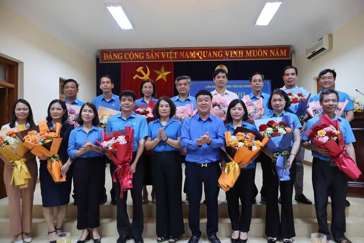 The Hai Duong Provincial Federation of Labor announced the Decision to end the activities of 15 Trade Unions at the grassroots level. Photo: Mai Huong