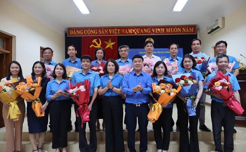 The Hai Duong Provincial Federation of Labor announced the Decision to end the activities of 15 Trade Unions at the grassroots level. Photo: Mai Huong