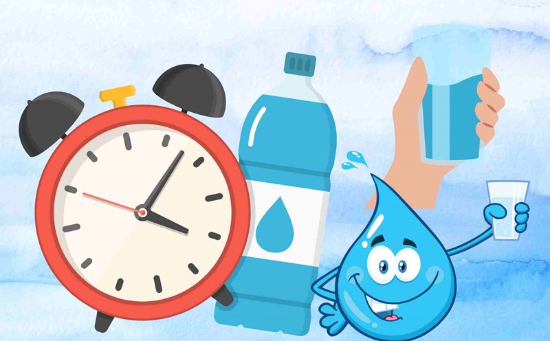 Tips to help the elderly supplement water effectively in the summer. Graphics: Dinh Dinh