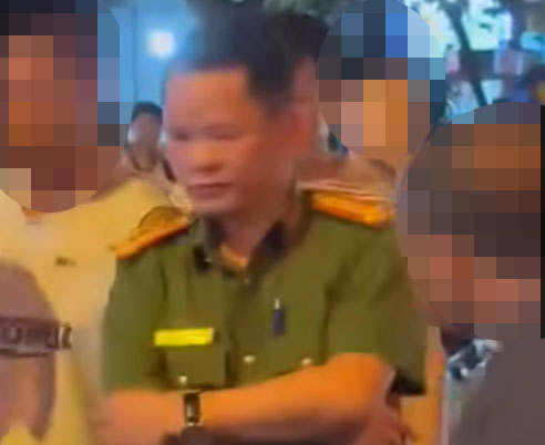 Mr. Ho Sy Phong after causing an accident in Bac Ninh City, on the evening of June 26. Photo: Provided by the people