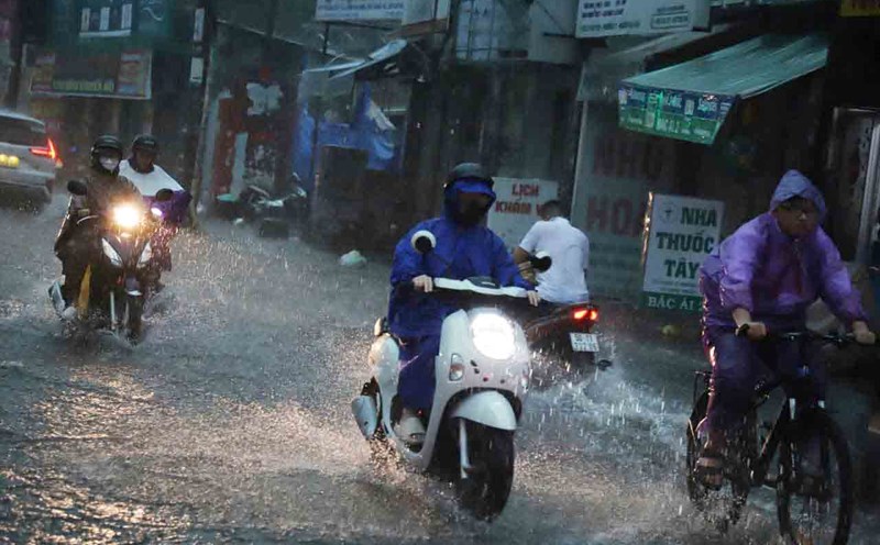 Thunderstorms continue in the South. Photo: Anh Tu