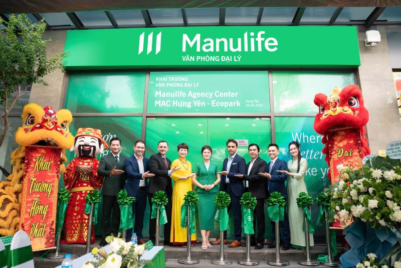 Dai dien lanh dao Manulife Viet Nam cat bang khai truong van phong dai ly MAC Hung Yen – Ecopark. Anh: Anh Huy