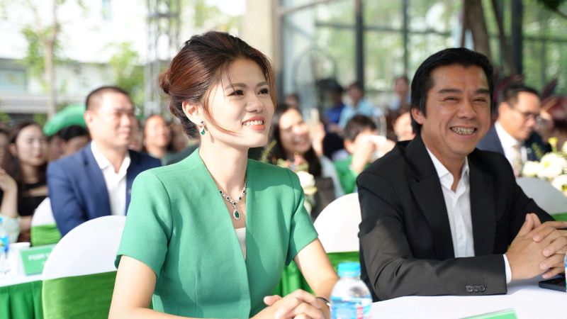 Cung voi viec khai truong MAC Hung Yen - Ecopark, Manulife tuyen dung nhieu vi tri nhu giam doc kinh doanh bao hiem, tu van vien. Anh: Anh Huy