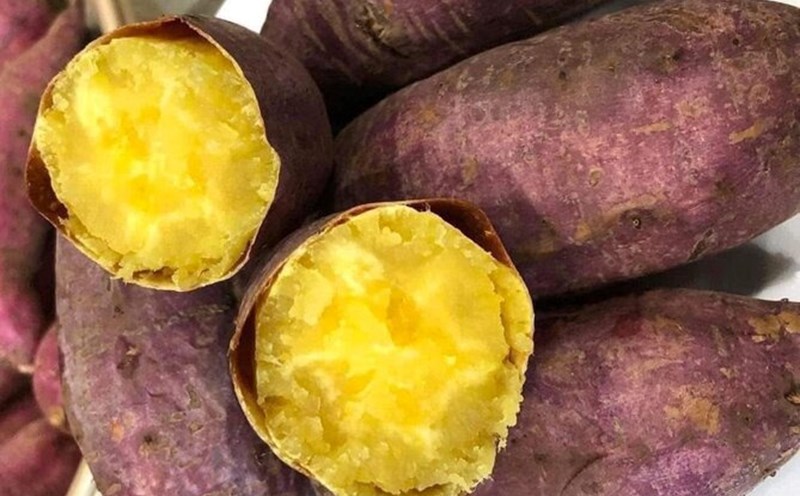 People with kidney failure need to pay attention to some points when drinking coconut water, including not drinking coconut water with eating sweet potatoes at the same time. Photo: Kieu Vu