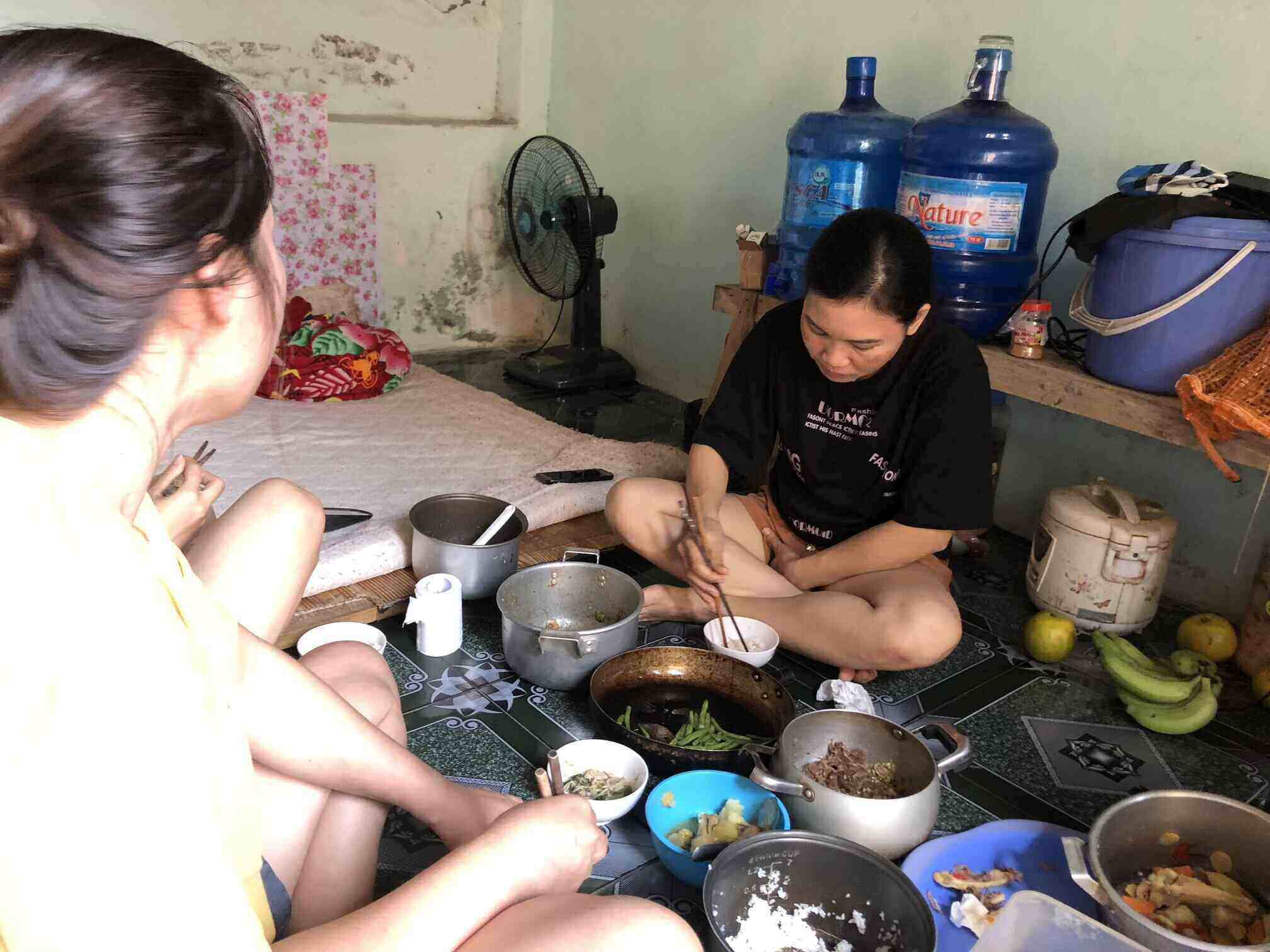 Ho chi tieu kham kho, nhat la nhung bua com dam bac. Anh: Minh Huong.