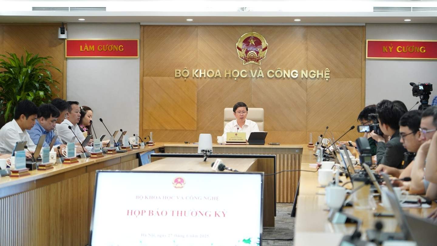 Bo Khoa hoc va Cong nghe (KHCN) to chuc hop bao thuong ky thang 6. Anh: Hao Thien