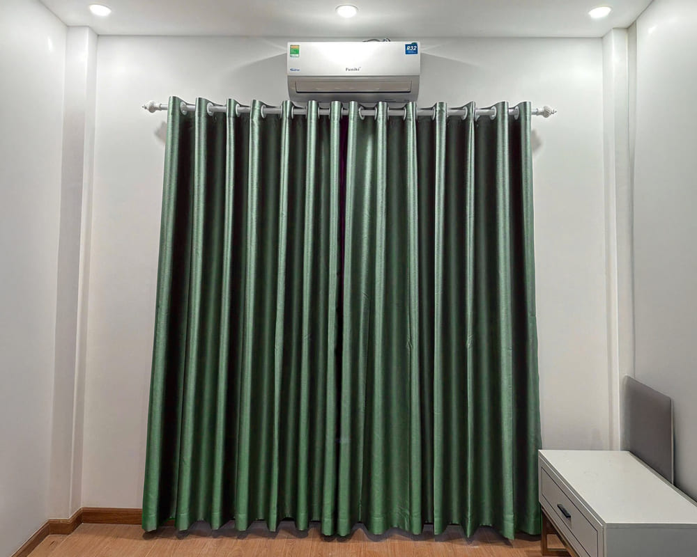 Blue doormat will make the bedroom look impressive. Photo: Viet Anh