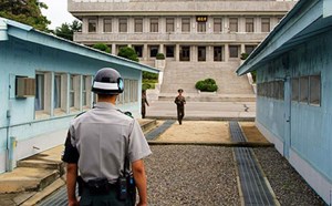 Hàn Quốc bắt 6 người Mỹ thả trôi gạo, tiền sang Triều Tiên