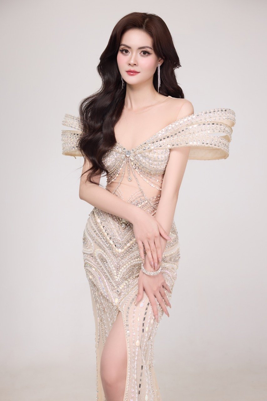 Thao Trang da noi bat nho co von tieng Anh va tieng Han tot. Sau do, co cang to ro su quyet tam hon khi luyen tap cham chi va chi ngu khoang 3 - 4 tieng moi ngay.  
