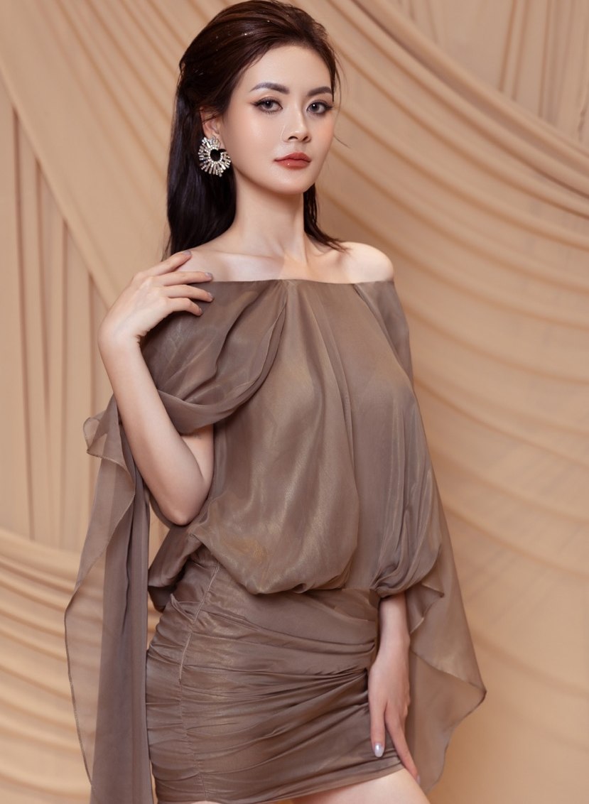 Qua moi vong thi, nguoi dep luon cho thay su tu tin, ban linh va tinh than “dam nghi dam lam”. Vi Thao Trang coi san khau cua Hoa hau Trai dat Viet Nam 2025 khong han la mot cuoc thi dau ma la noi ma em co the duoc toa sang. 