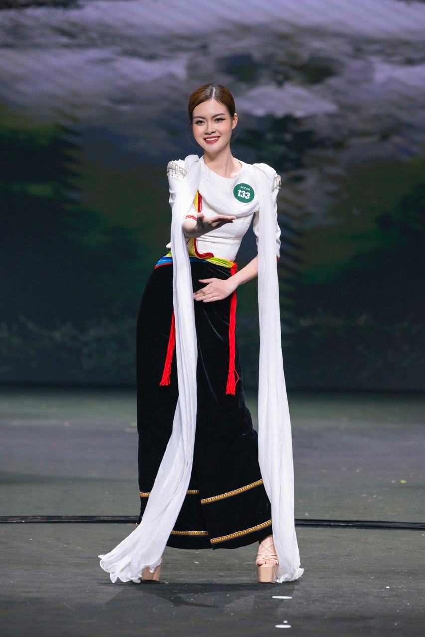 Co le bi kip de thanh cong cua Thao Trang la lam het suc nhung khong dat ky vong qua cao de ban than ap luc. Vi the, viec vo vao Top 30 Miss Earth Vietnam 2025, vuot qua hang loat thi sinh co kinh nghiem thi hoa hau la dieu kha bat ngo doi voi nhieu khan gia theo doi cuoc thi.  