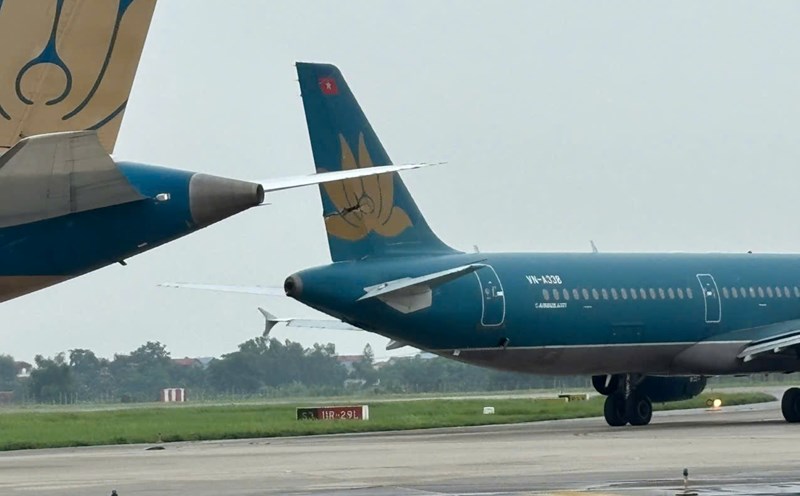 2 aircraft collided at Noi Bai airport. Photo: Provided by Noi Bai Airport representative