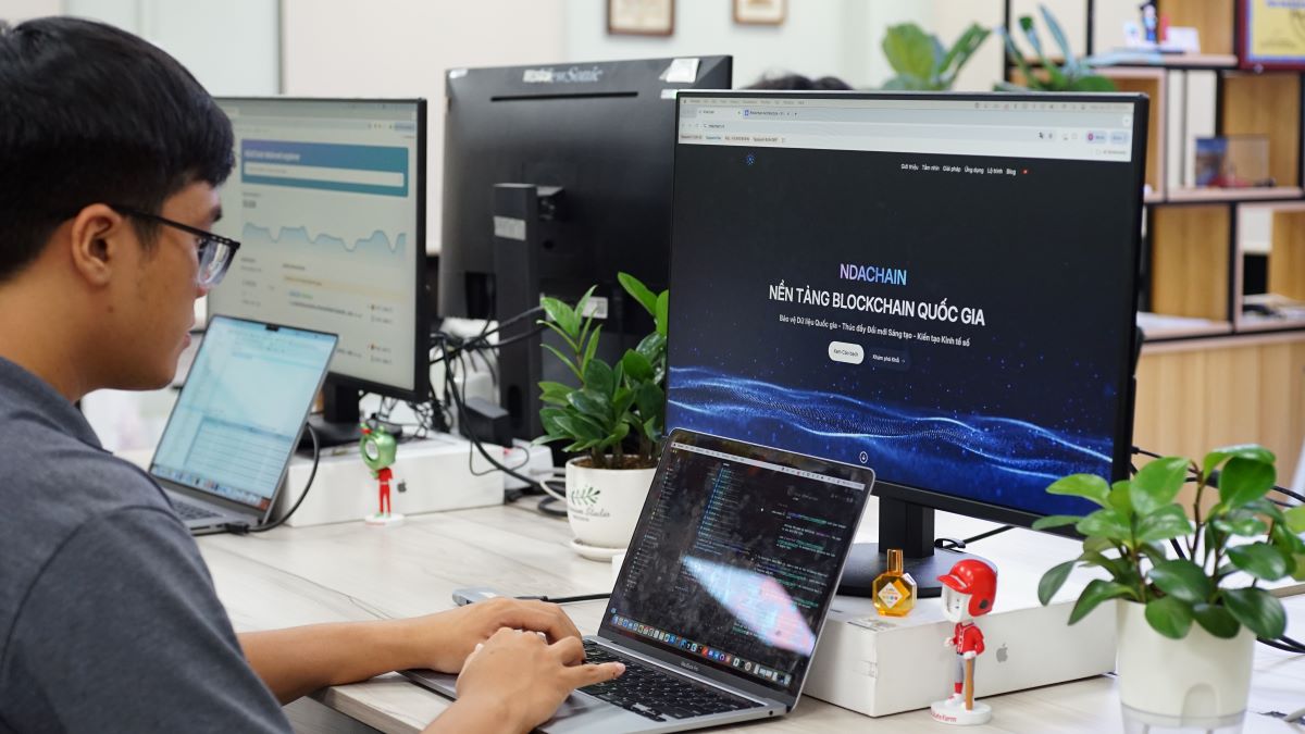 La plataforma National Blockchain se considera una columna vertebral digital en la arquitectura de conversion digital vietnamita. Foto: Huong Hoang