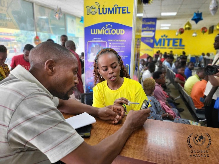 Viettel's mobile network in Burundi won the Gold Award and led the telecommunications network innovation category. Photo: Provided by Viettel