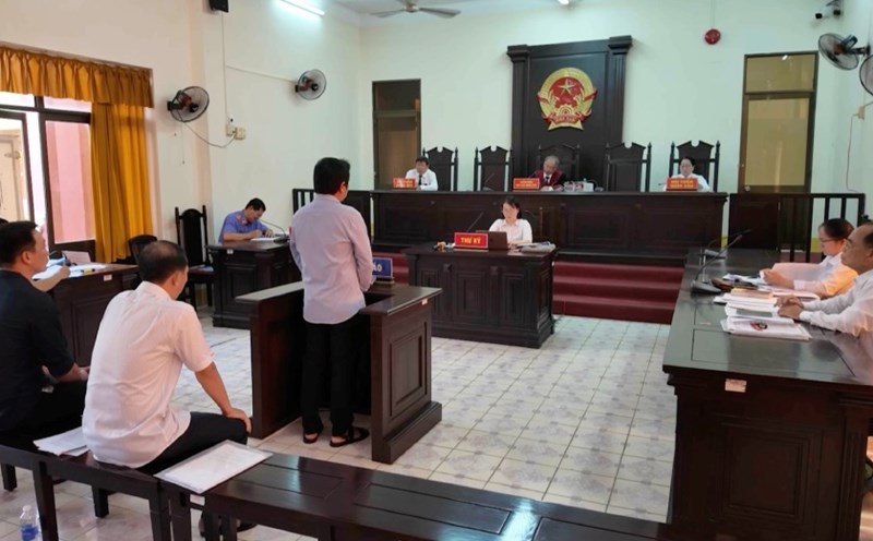 Defendants in the case of wrongly issuing land documents in Phu Quoc.