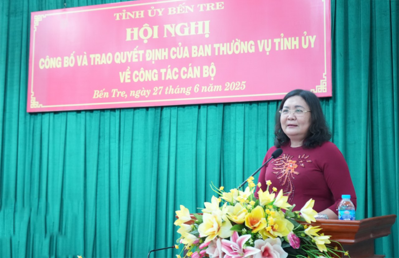 Ba Ho Thi Hoang Yen - Bi thu Tinh uy Ben Tre - phat bieu tai hoi nghi. Anh: Cong TTDT tinh Ben Tre