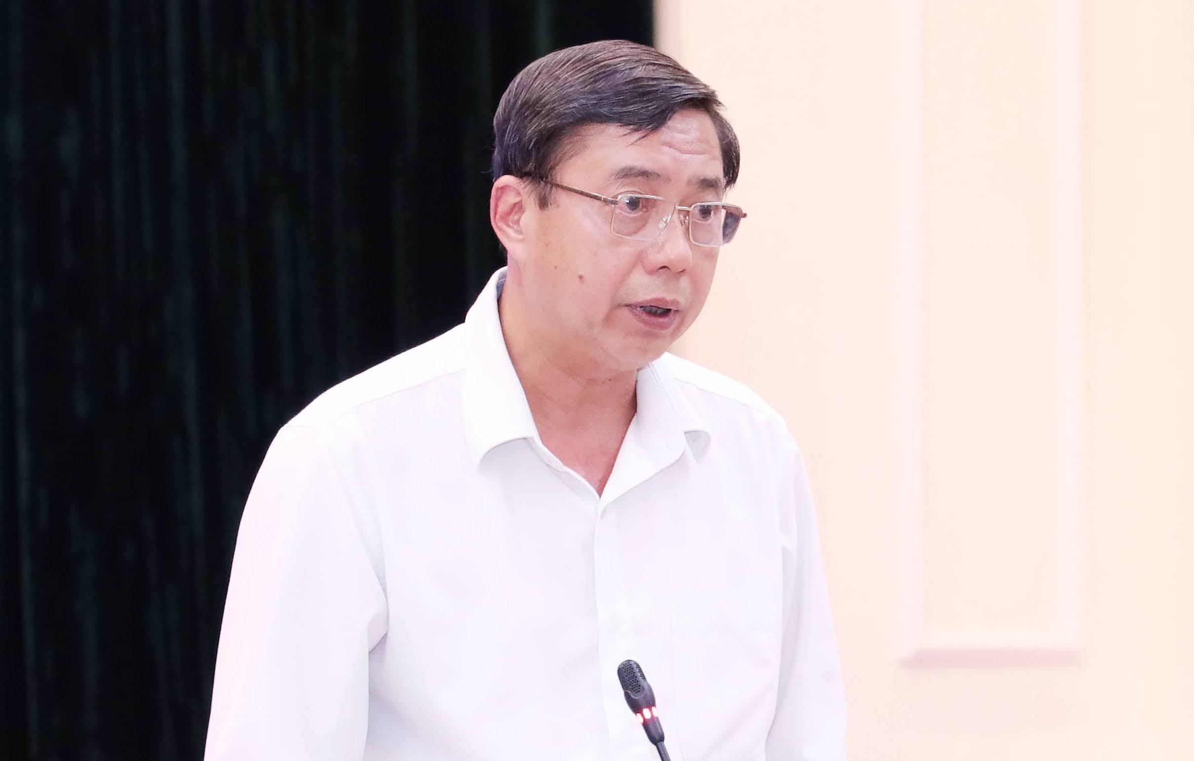 Thieu tuong Tran Dinh Chung, Pho Cuc truong Cuc An ninh chinh tri noi bo (A03), Bo Cong an cho biet, co 3 thi sinh dung dien thoai, chup de thi tot nghiep roi nho AI giai. Anh: Bo GDDT