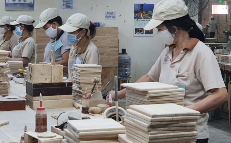 When determining the pension conditions for cases where the employee's application does not specify the date and month of birth but only the year of birth, the January 1st of the year of birth will be used as the basis for determining the employee's age. Photo: Nam Duong