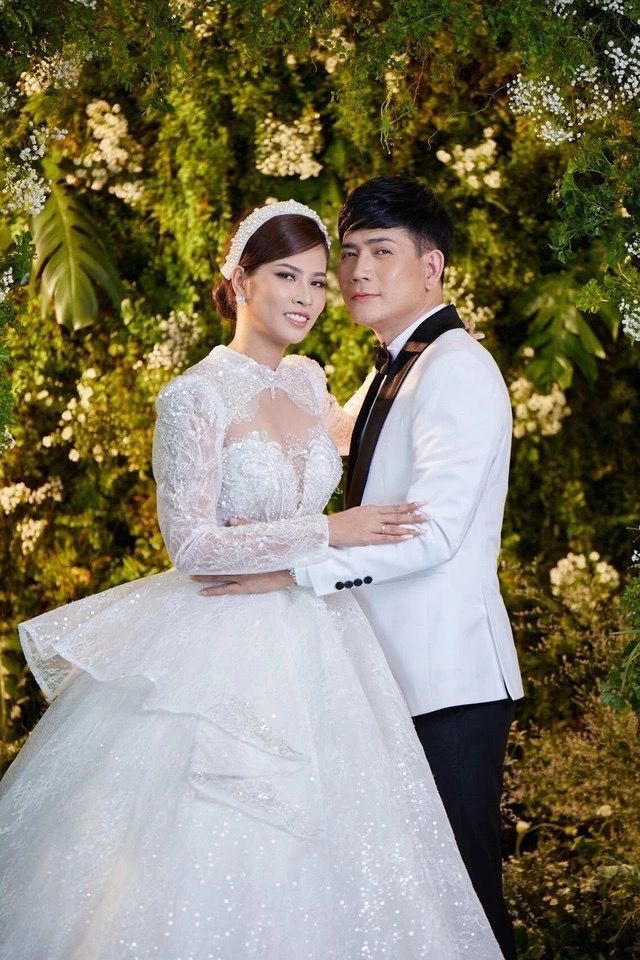 Quach Thanh Danh va vo. Anh: Nghe si cung cap.
