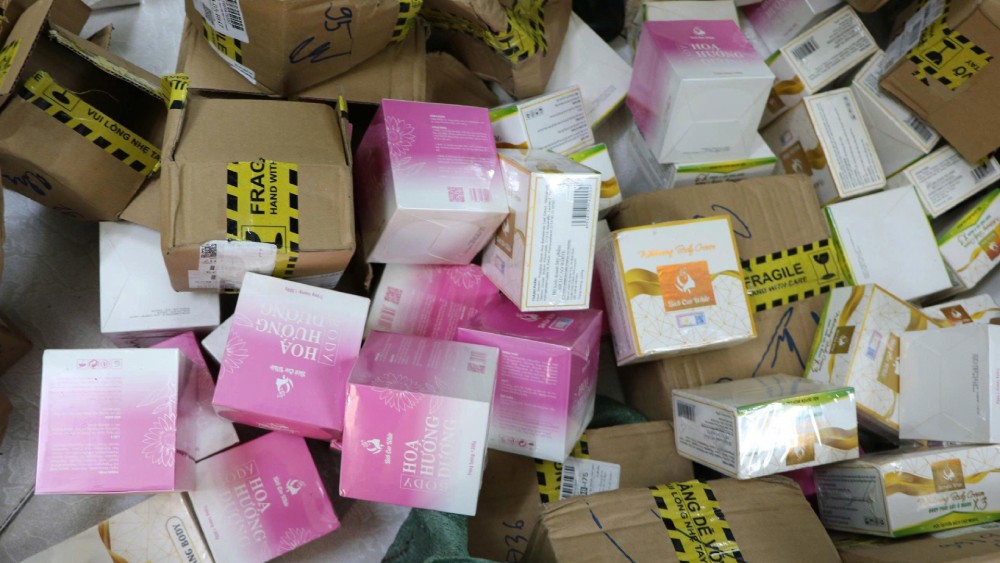 The owner of the fake cosmetics admitted to buying floating goods and then impersonating the genuine brand to sell.