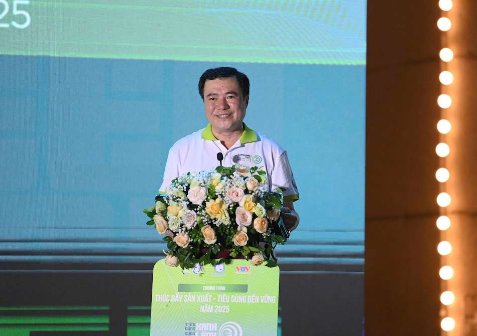 Deputy Minister Nguyen Sinh Nhat Tan said - "sustainable consumption" is not just a slogan, but a lifestyle, a mindset that needs to be replicated. Photo: Thach Lam