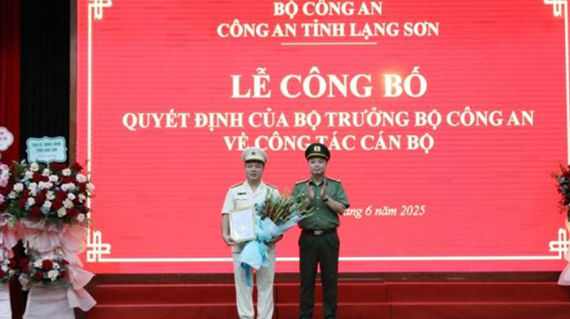 Lieutenant Colonel Nguyen Huu Duc was transferred to the position of Deputy Director of Lang Son Provincial Police. Photo: Thuy Linh