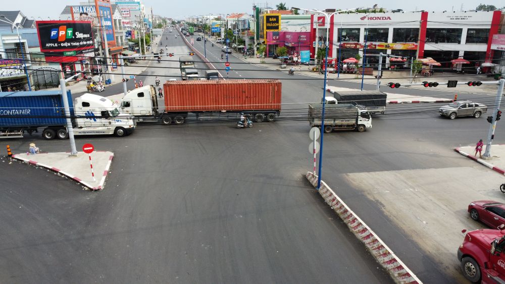 Khu vuc mieu ong Cu cung thong thoang hon. 