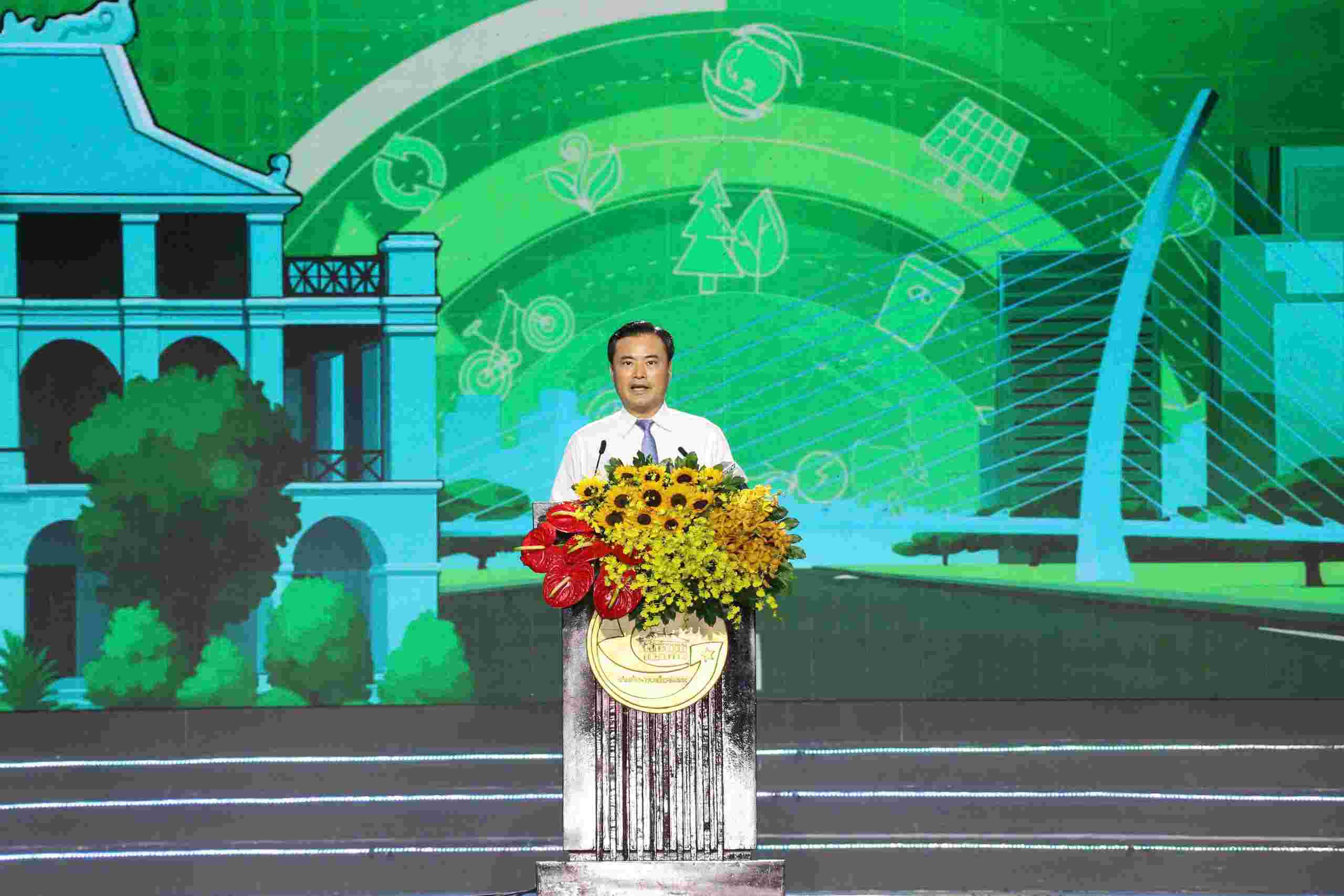Ong Bui Xuan Cuong, Pho chu tich UBND TPHCM phat bieu tai buoi le trao giai Moi truong TPHCM lan thu 5. Anh: Anh Hoang