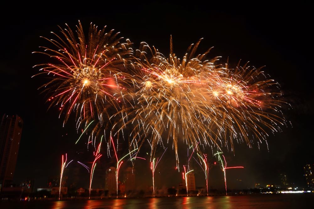 The brilliant fireworks display on the Han River will certainly not disappoint visitors when visiting Da Nang in the DIFF 2025 season. Photo: Tran Thi