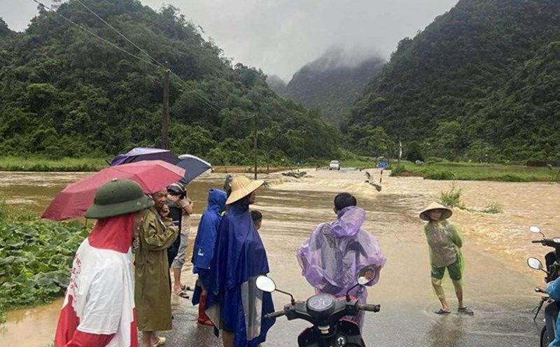 Forecast of severe thunderstorms in the North, warning of the risk of flash floods, landslides and serious flooding. Photo: Provided by the people