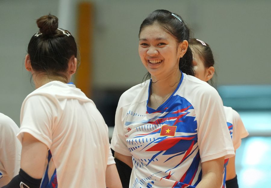 El padre Trinh Huynh Bao Ngoc (U21 Vietnam) es uno de los jugadores mas jovenes en asistir a la Copa VTV 2025. Foto: Vietnamita Volleyball