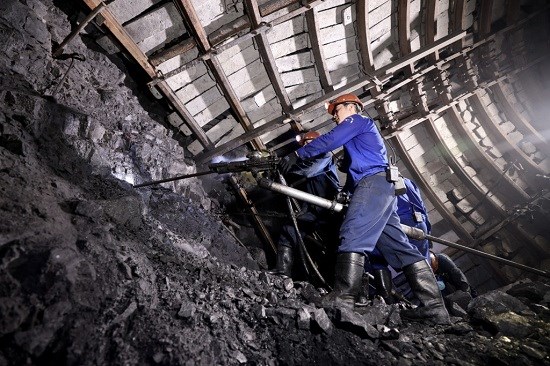 Employees who have paid compulsory social insurance for 15 years or more and have worked in underground coal mining for 15 years or more can retire 10 years early, according to the Law on Social Insurance 2024. Photo: TT TKV