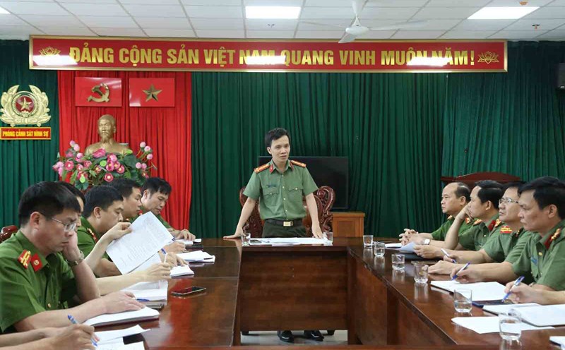 Colonel Bui Duy Hung - Director of Bac Ninh Provincial Police chaired a meeting of the Provincial Police. Photo: Bac Ninh Provincial Police