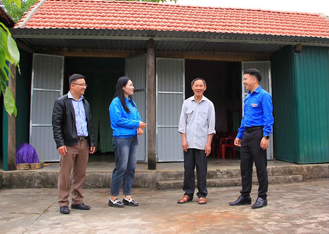 Se construyen y reparan muchas casas nuevas. Foto: Thanh Sang