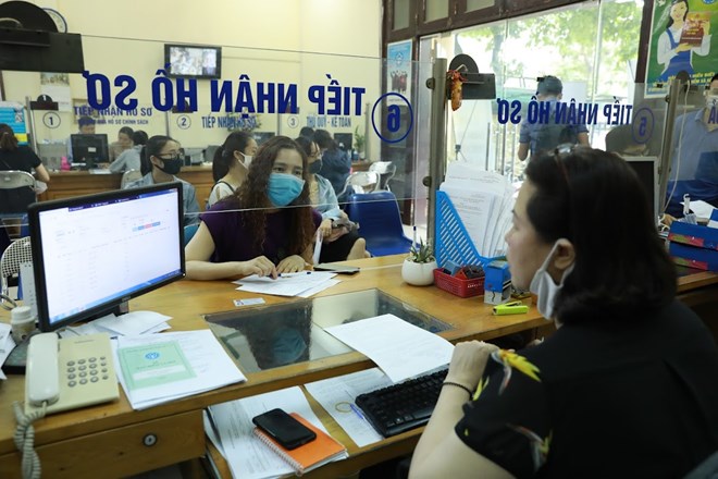 A partir de 1.7.2025, los empleadores que cumplan con las condiciones especificadas en el Decreto 158/2025/ND-CP seran suspendidos temporalmente para el Fondo de Pension y Muerte. Foto: Hai Nguyen