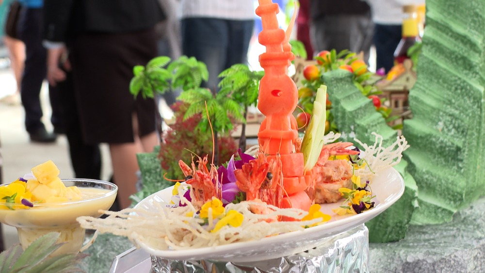 Los platos se procesan elaboradamente, armoniosamente combinados con ingredientes y deben usar la salsa de pescado Phu Quoc tradicional como la especia principal. Foto: Xuan NHI