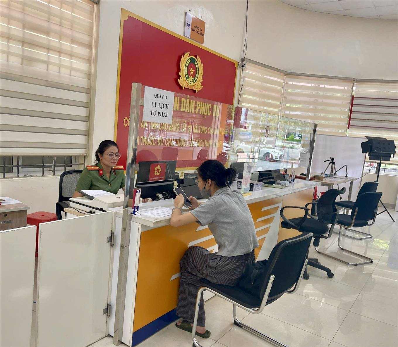 To serve the conversion, Cao Bang Provincial Police temporarily suspended the issuance of online Judicial Records and CCCD records. Photo: Cao Bang Police