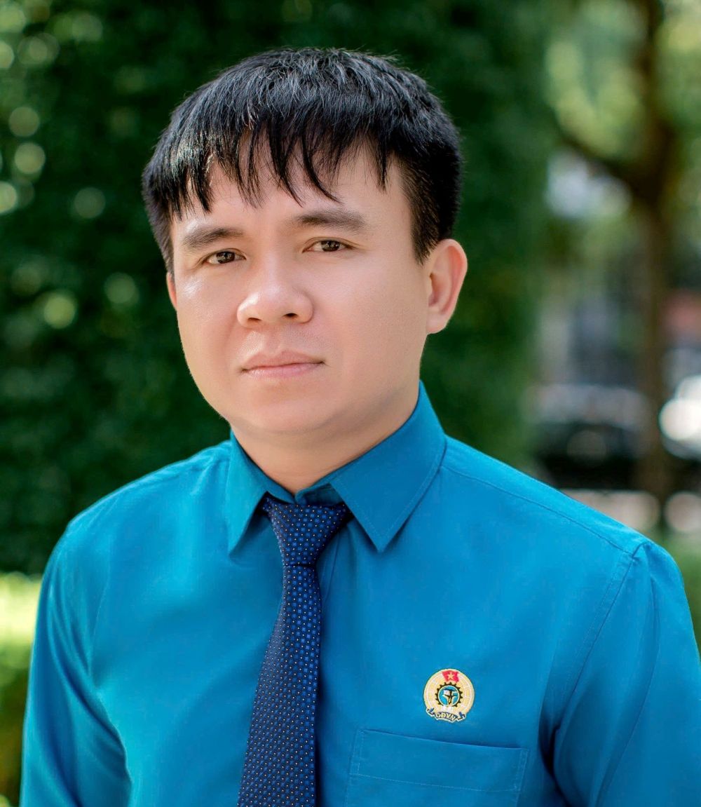 Anh Nguyen Van Tron duoc biet den la nguoi tan tuy, diem tua vung chac cho hang chuc nghin doan vien. Anh: Quach Du
