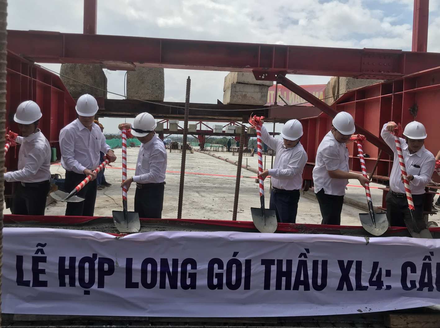Le hop long cau Binh Goi. Anh: Dinh Trong