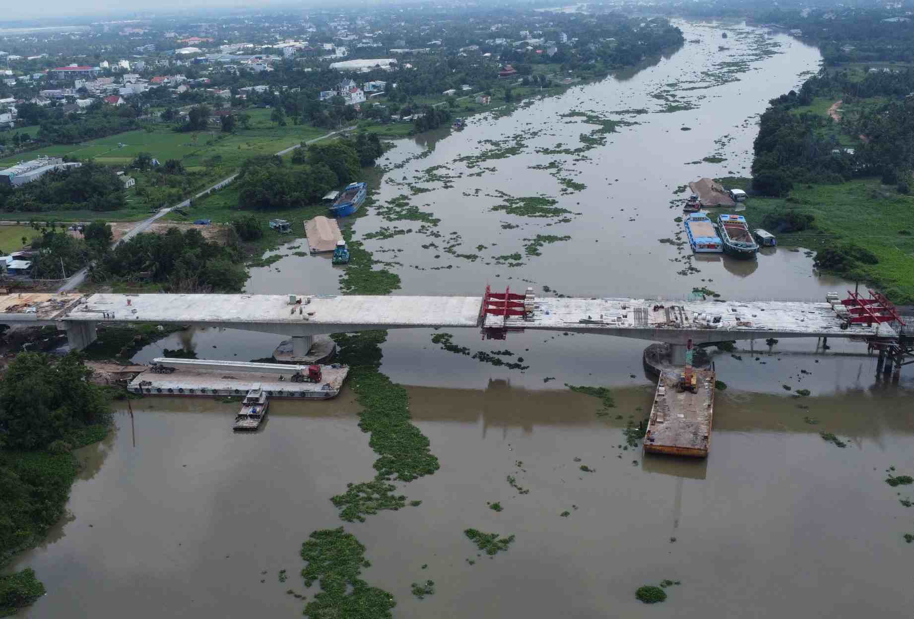 Binh Goi Bridge under the Ho Chi Minh City Ring Road 3 project has been officially closed. Photo: Dinh Trong