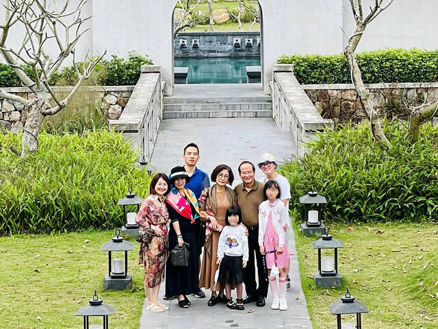 Gia dinh quay quan ben nhau ki niem Ngay Gia dinh Viet Nam. Anh: Anh Khoi
