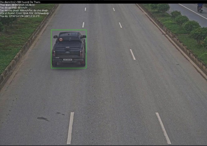 El auto es castigado friamente en Cao Bang. Foto: Cao Bang Police