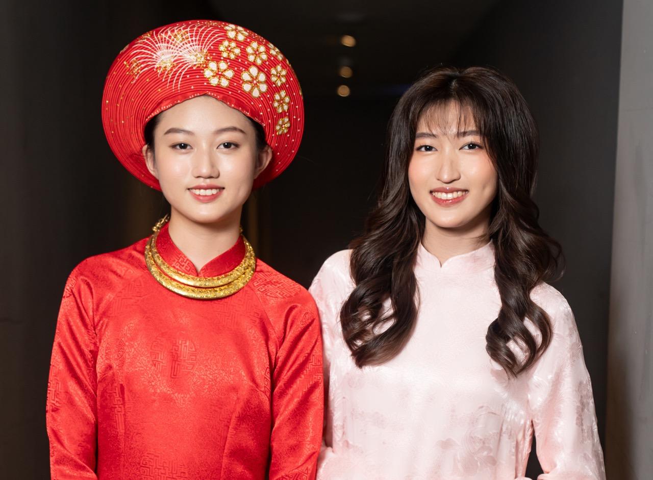 The two actresses star in the movie Ut Lan. Photo: CGV.