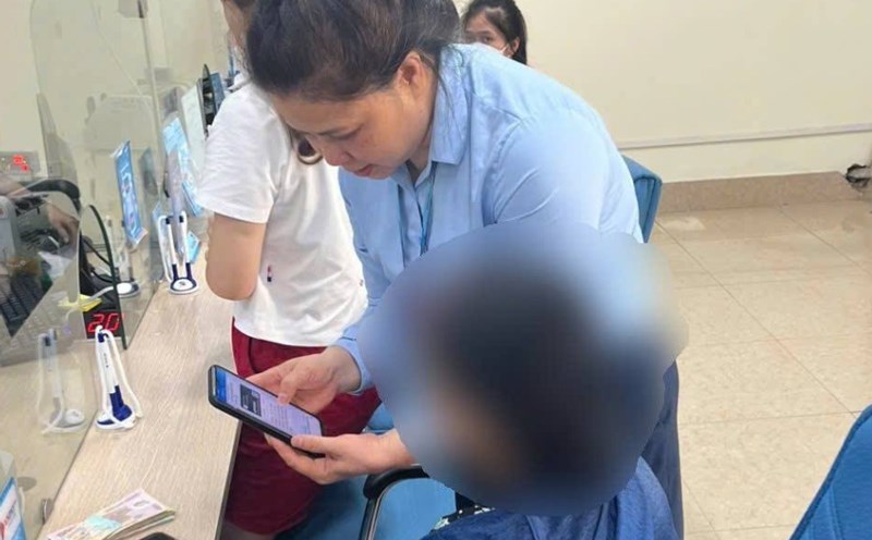A woman in Cao Bang almost lost 28 million VND. Photo: Cao Bang Police