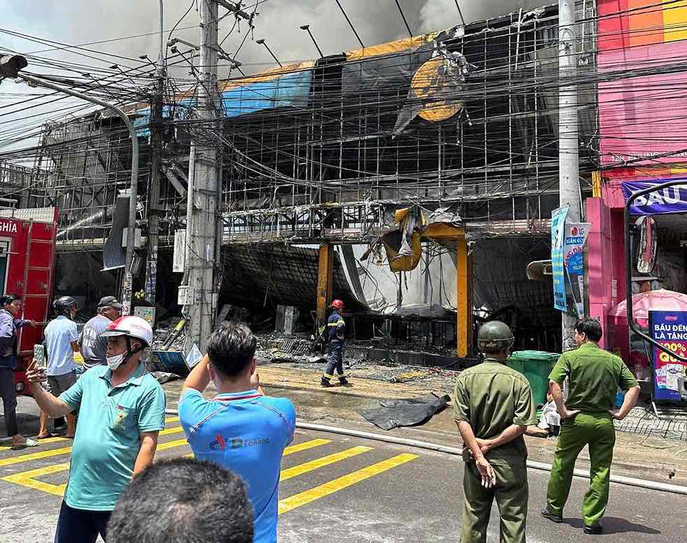 Dien May Xanh store in An Phuoc commune, Long Thanh district burned down. Photo: Provided by the people