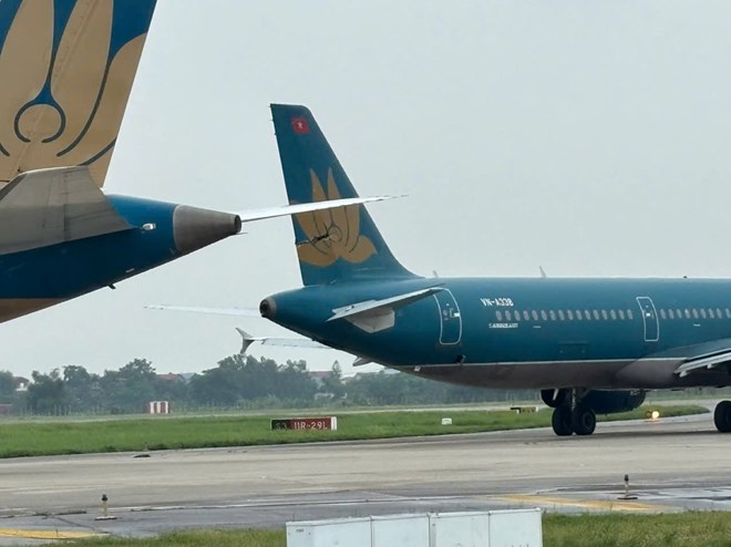 2 aircraft collided at Noi Bai airport. Photo: Provided by Noi Bai Airport representative