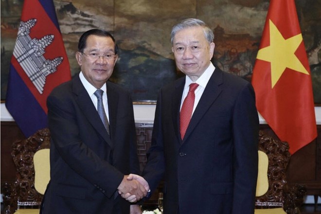 General Secretary To Lam met with President of the Cambodian People's Party (CPP) Hun Sen on April 29, in Ho Chi Minh City. Photo: VNA