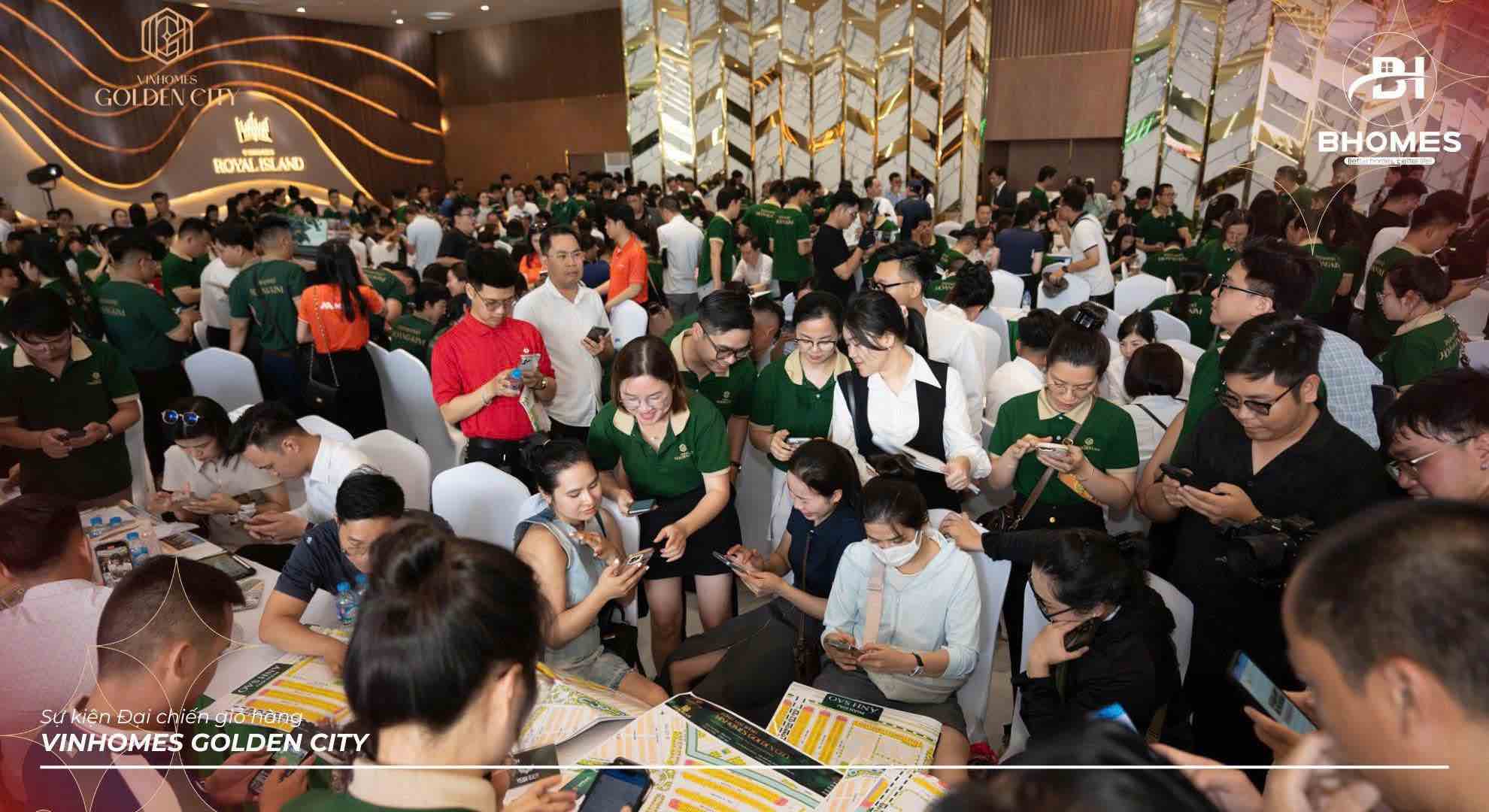 Dong dao nha dau tu tham du su kien mo ban Vinhomes Golden City