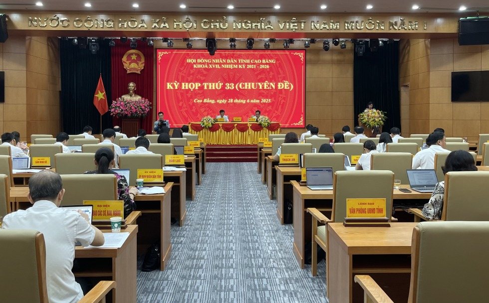 Overview of the 33rd session (special session) of the Cao Bang Provincial People's Council. Photo: Minh Hue