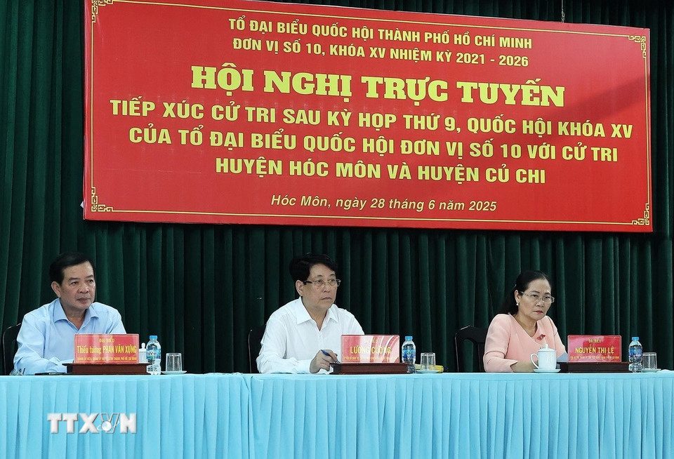 President Luong Cuong met with voters in Cu Chi and Hoc Mon districts (HCMC) on the afternoon of June 28. Photo: VNA